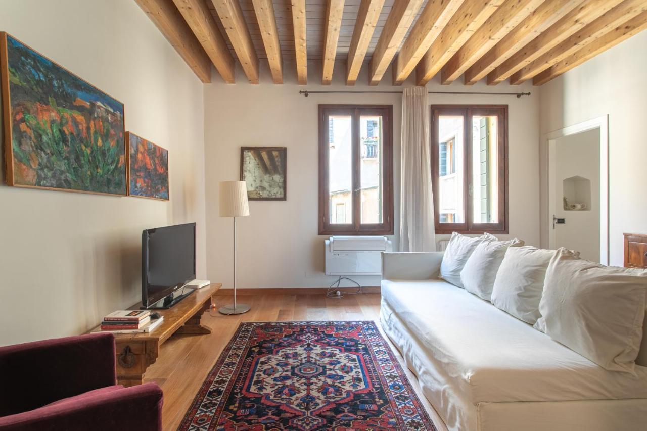 Calle Teatro Vecchio - Venezia Kültér fotó